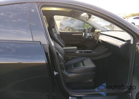 2022 Tesla Model Y Performance Dual Motor All-Wheel Drive z USA, uszkodzony, nr VIN 7SAYGDEF1NF575190